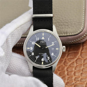 M + IWC Mark 18 Pilot's Watch "Tribute to Mark 11" Special Edition IW 327007. ساعة رجالية بسوار حريري ميكانيكية أوتوماتيكية