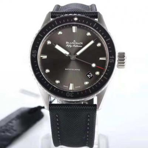 ZF a produit Blancpain 50 Bathyscaphe, décoré avec des roulements de pierres précieuses importées en Suisse, couleur pure, lumineux et naturel.