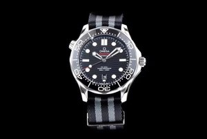 VS Factory Omega Seamaster Series 300m 42MM Diving Watch Canvas Horloge.