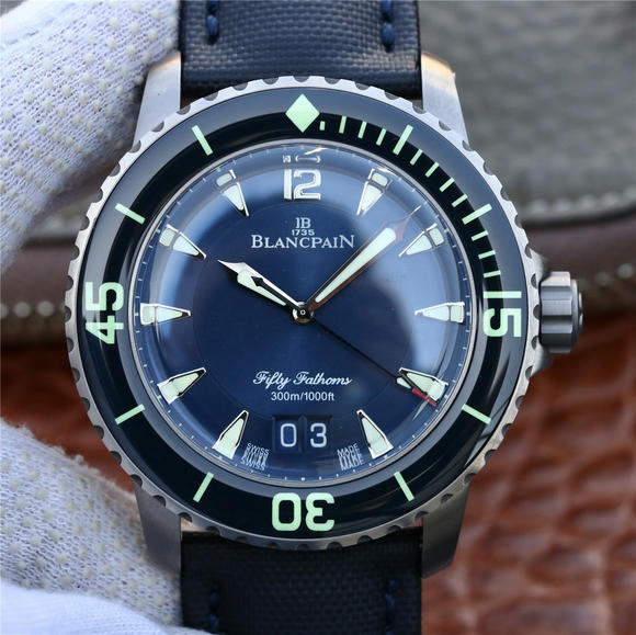HG Blancpain's new Grande Date 5050 blue face watch - Klik op de afbeelding om het venster te sluiten