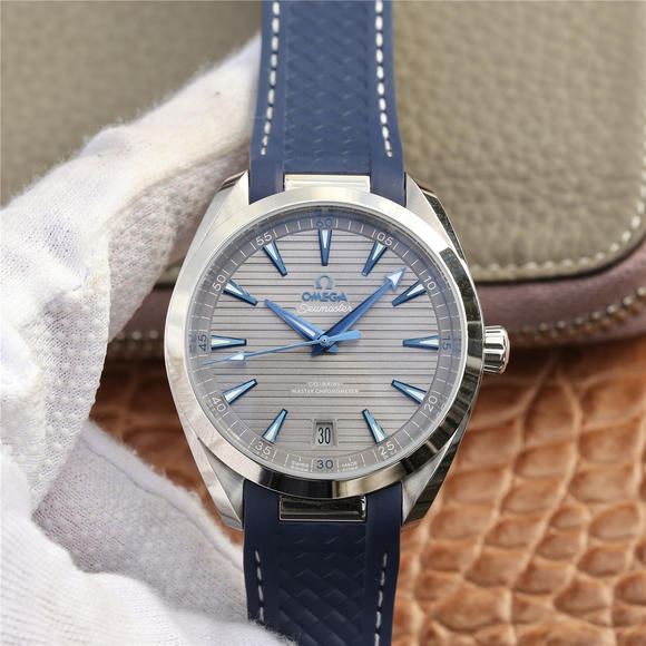3s Omega Seamaster 41MM is equipped with the latest all-in-one 8900 movement, rubber strap, the best choice for summer swimming - Klik op de afbeelding om het venster te sluiten