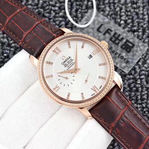 fin Høyt imitasjon Omega De Ville serie 424.58.40.21.52.002 menns mekaniske klokke med diamanter.